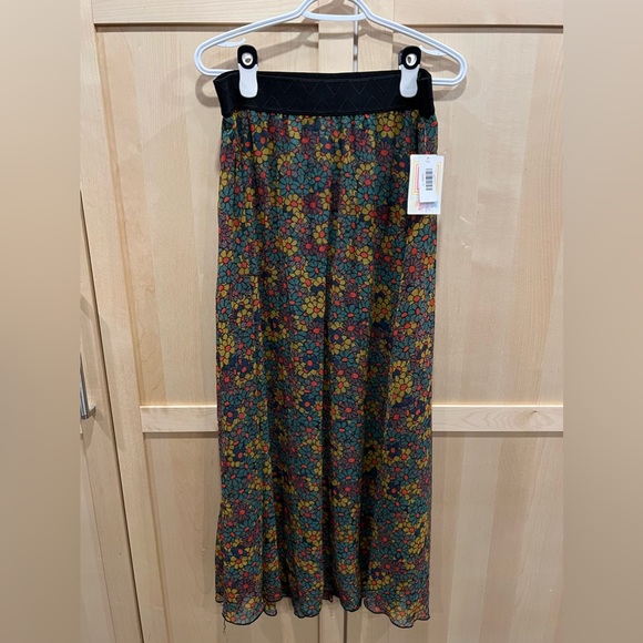 Lucy Style Skirt - Picture 1 of 8